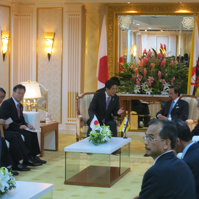 ブルネイで安倍総理と各国首脳との会談に同席