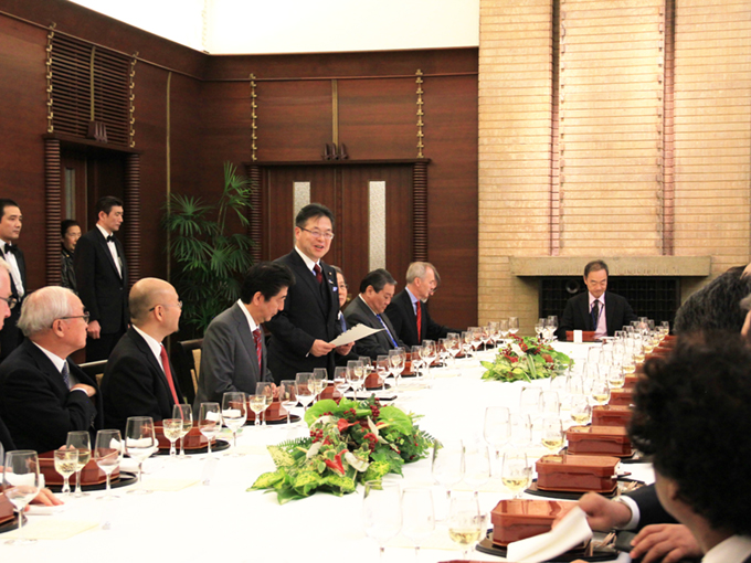 安倍総理と日本語を話す駐日各国大使との昼食会に同席