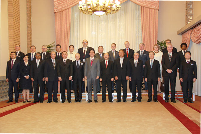 安倍総理と日本語を話す駐日各国大使との昼食会に同席